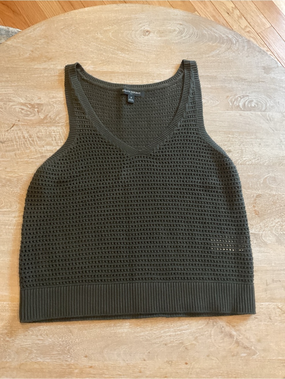 Banana Republic Olive V-Neck Knit Tank - Picture 2 of 11